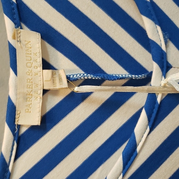 Parker & Quinn NWT short sleeve blue/ivory striped top with knotted hem - Picture 6 of 6